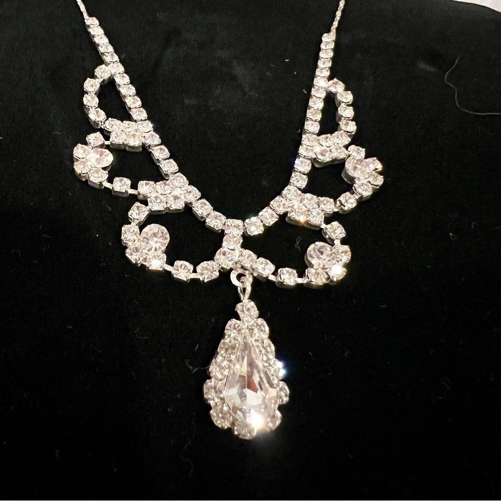 Crystal teardrop necklace
